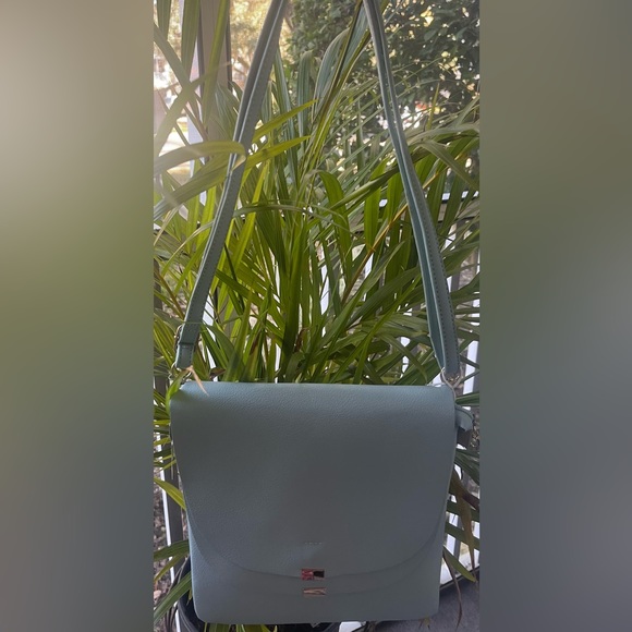 NWT! Stunning Sky Blue Crossbody Handbag 🌷 Beautiful 🤩 - Picture 5 of 7
